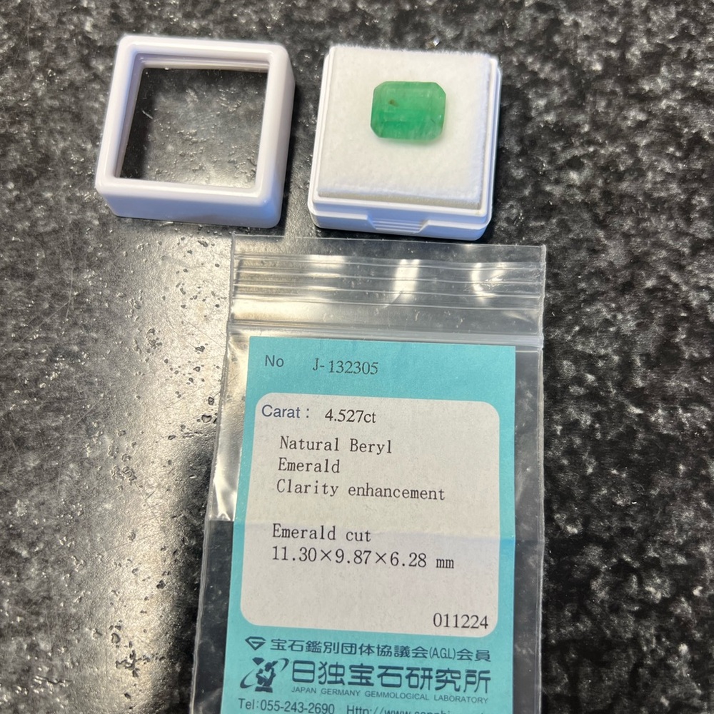 Natural emerald stone